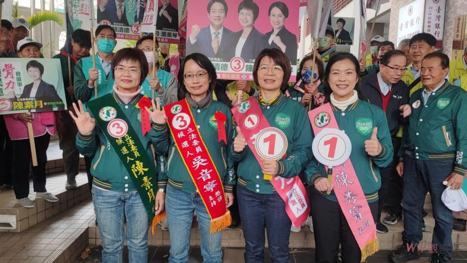 ▲2024立委選舉進行號次抽籤，彰化縣4個選區共有13人參選，有3人未到場，藍綠都展現大團結氣勢。（圖／記者陳雅芳攝）