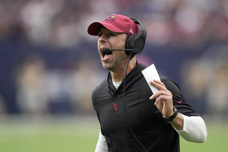 Arizona Cardinals head coach Jonathan Gannon reacts to play in the second half of an NFL football game against the Houston Texans in Houston, Sunday, Nov. 19, 2023. (AP Photo/David J. Phillip)