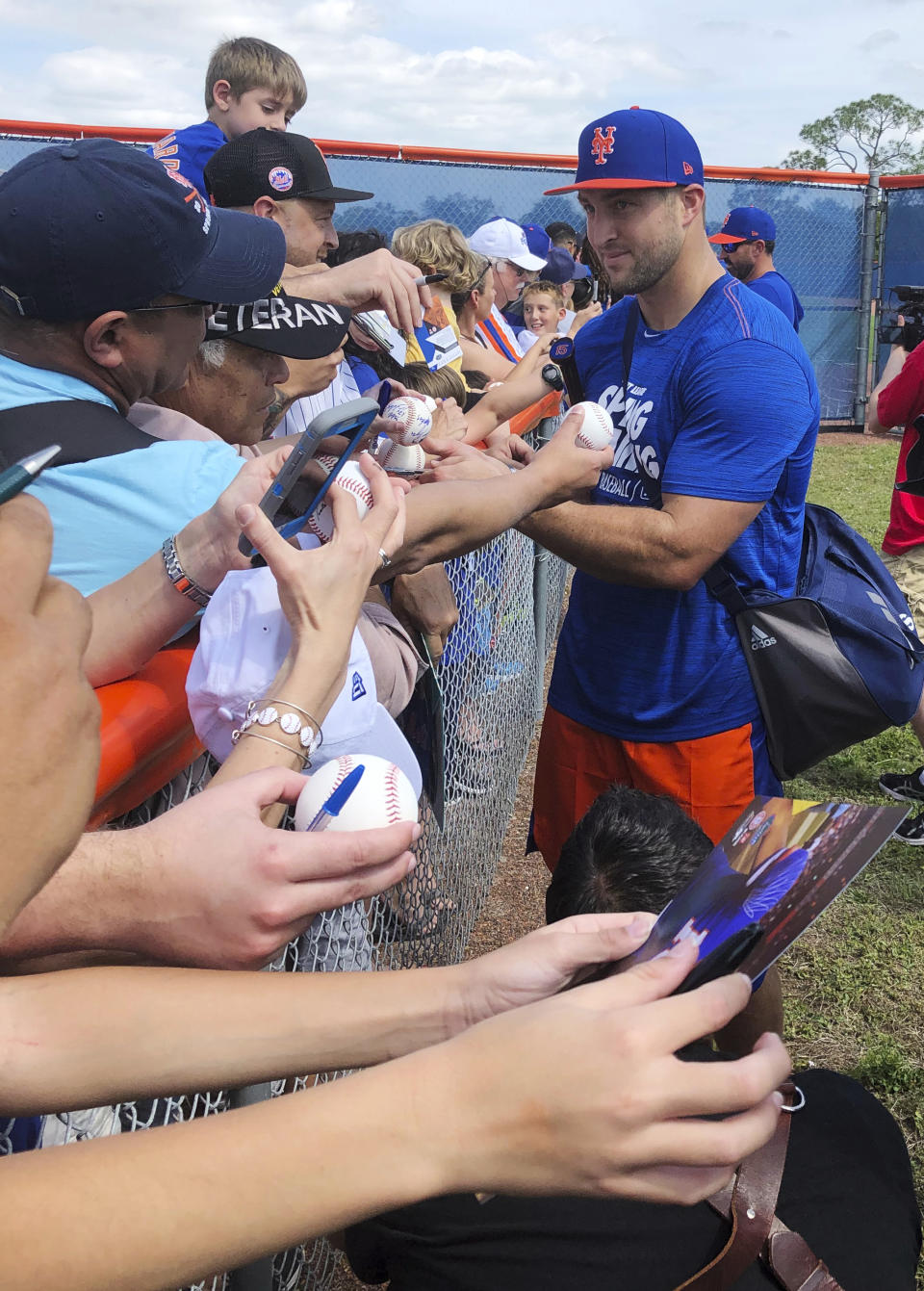 New York Mets' Tim Tebow signs autographs at spring training baseball practice Saturday, Feb. 16, 2019, in Port St. Lucie, Fla. (AP Photo/Mike Fitzpatrick)