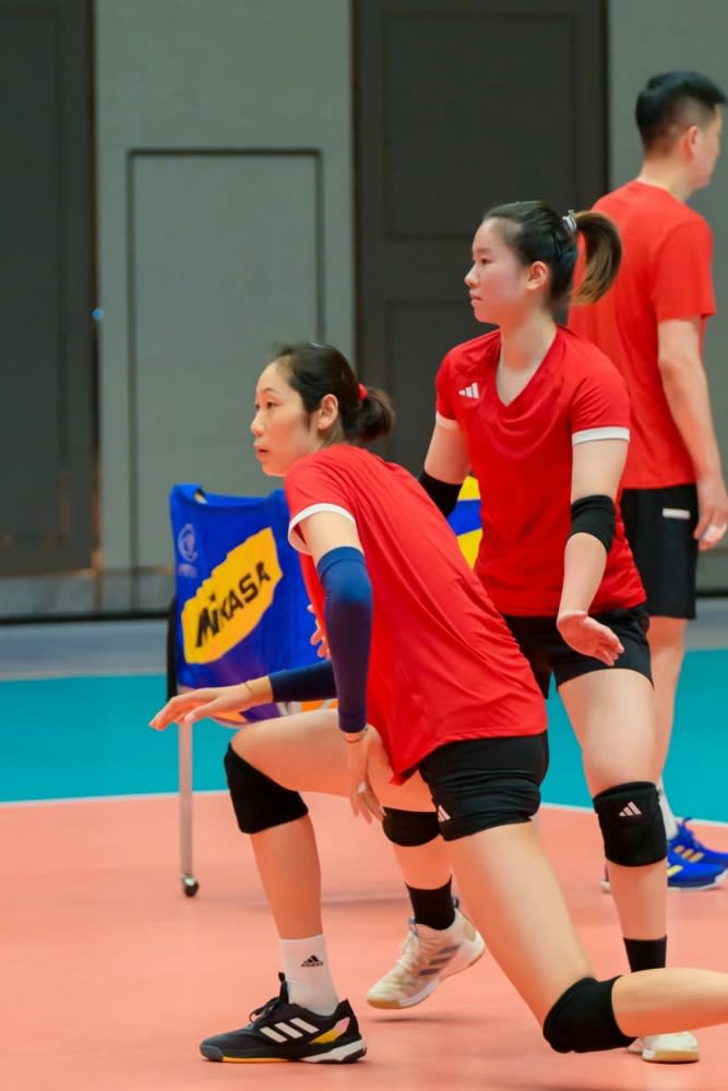 Zhu Ting (front) was photographed by fans earlier in good shape during training.  (Photo: Xiaohongshu Photos)