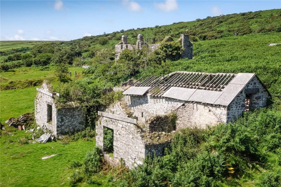 <p>The workers’ cottages date to the 17th century and would represent a huge undertaking for developers. The buildings have no roofs or windows, let alone power or running water. </p>