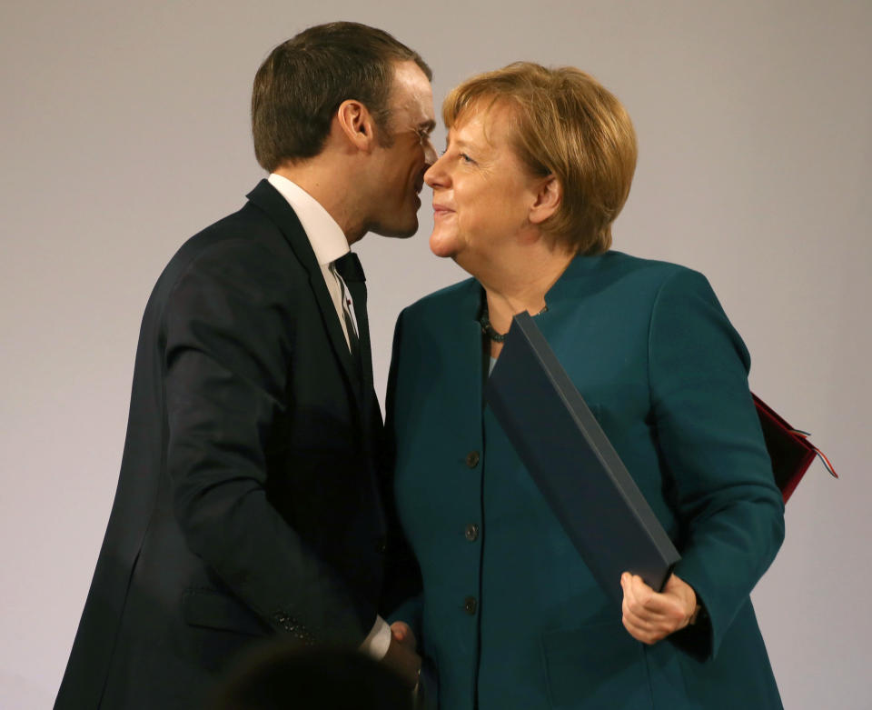 Emmanuel Macron, Präsident von Frankreich, und Bundeskanzlerin Angela Merkel (CDU), nach der Unterzeichnung des neuen deutsch-französischen Freundschaftsvertrags. (Bild: Oliver Berg/dpa)