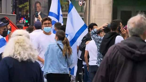 The pro-Israel demonstration drew hundreds of people to downtown Montreal on Sunday.