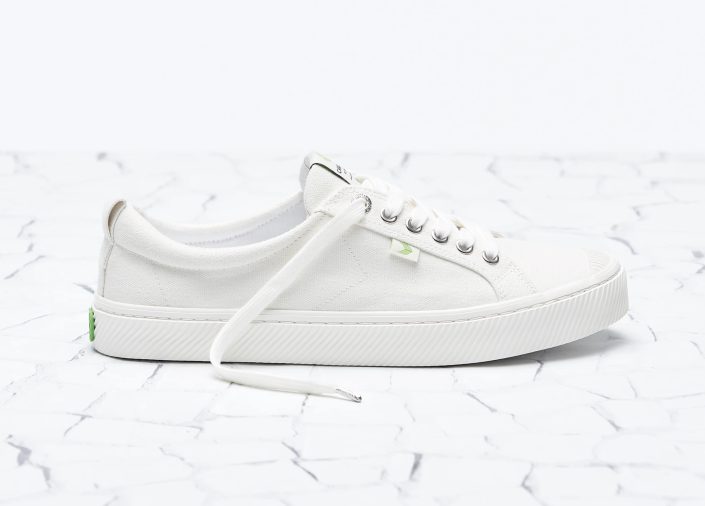 Cariuma OCA Low canvas sneakers