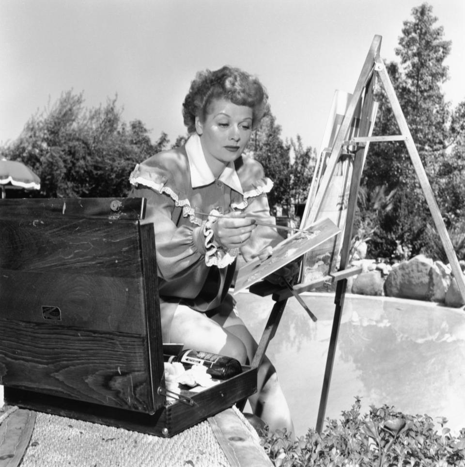 <p>The comedian pulls out her paint set on a sunny day in the backyard of her California home. </p>