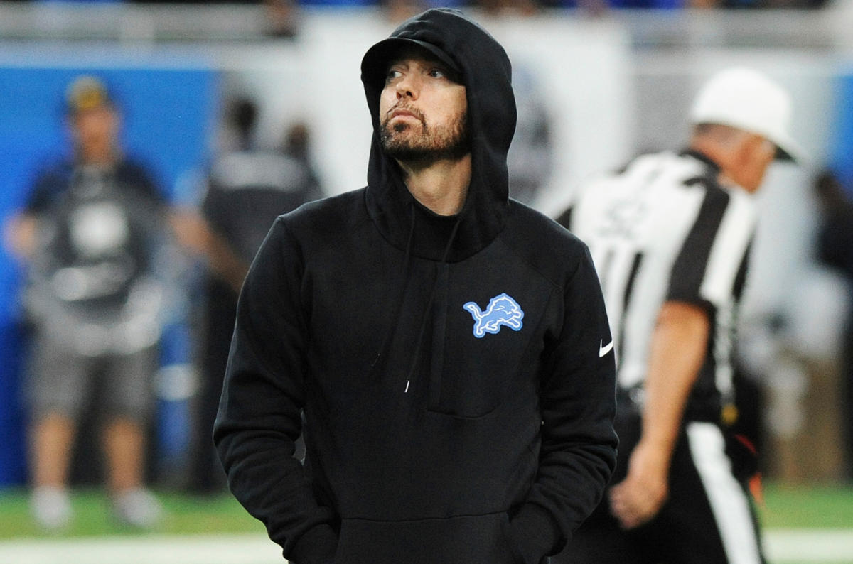 Eminem & Daughter Hailie Jade Scott Team Up To Cheer On Detroit Lions At  NFL Game