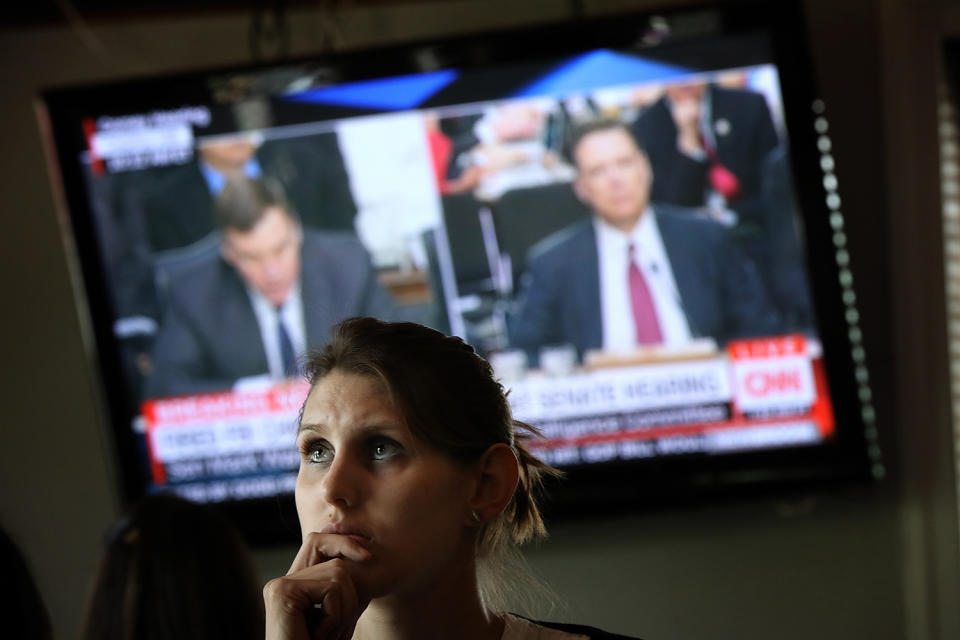 <p>Leah Thrum joins patrons at Shaw’s Tavern to watch former FBI Director James Comey testify before the Senate Intelligence Committee June 8, 2017 in Washington, DC. Shaw’s Tavern announced early in the week that In honor of the hearing the bar would host a “covfefe” and offer $5 Russian vodka flavors and $10 “FBI” sandwiches. (Win McNamee/Getty Images) </p>