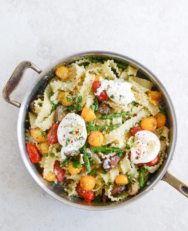 <strong>Get the&nbsp;<a href="http://www.howsweeteats.com/2014/04/springtime-pasta-with-blistered-tomatoes-and-eggs/" target="_blank">Spring Mafalda Pasta with Blistered Tomatoes and Eggs recipe</a>&nbsp;from How Sweet It Is</strong>