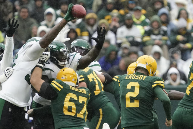 JETS FOOTBALL: Crosby kicks Packers past rusty Jets, 9-0