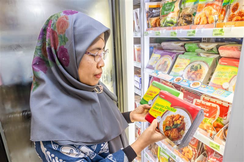 為因應穆斯林餐食需求，「全家」推出4款獨家開發之穆斯林友善鮮食，皆由中國回教協會監製，製程符合穆斯林飲食規範。（圖／超商業者提供）