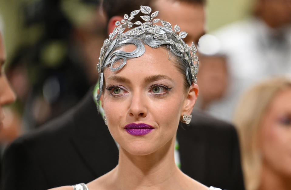 <p>Photo by ANGELA WEISS/AFP via Getty Images</p><p>Amanda Seyfried turned her hair silver, pairing the look with a bold, magenta lip. </p>