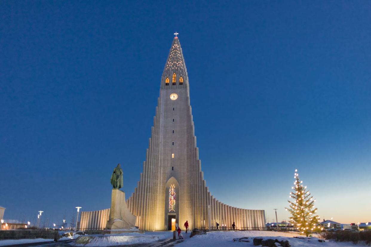 christmas time, hallgrimskirkja church with statue of leif eriksson, reykjavik iceland