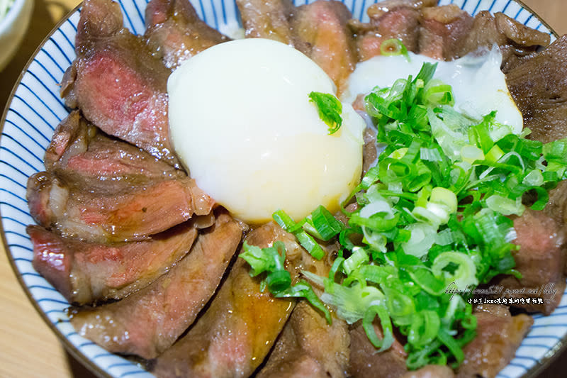 【蘆洲】料多滿足，可惜白飯不夠到位 滿燒肉丼食堂