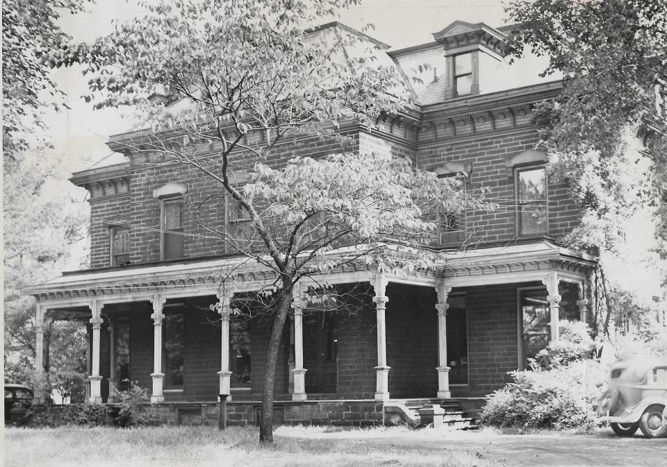The Akron Art Institute moved into its first permanent home in 1937 at the former Jedidiah Commins mansion on Fir Hill. The home was built in 1840.