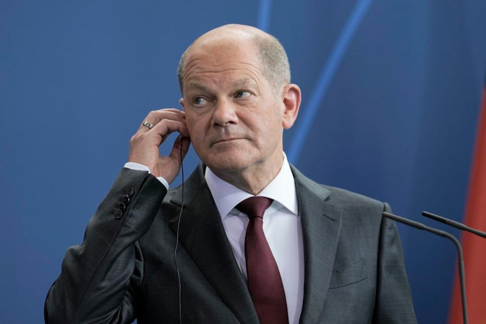 Nur im Verteidigungsministerium kann Scholz sicher mit Verbündeten telefonieren. - Copyright: picture alliance / Flashpic | Jens Krick