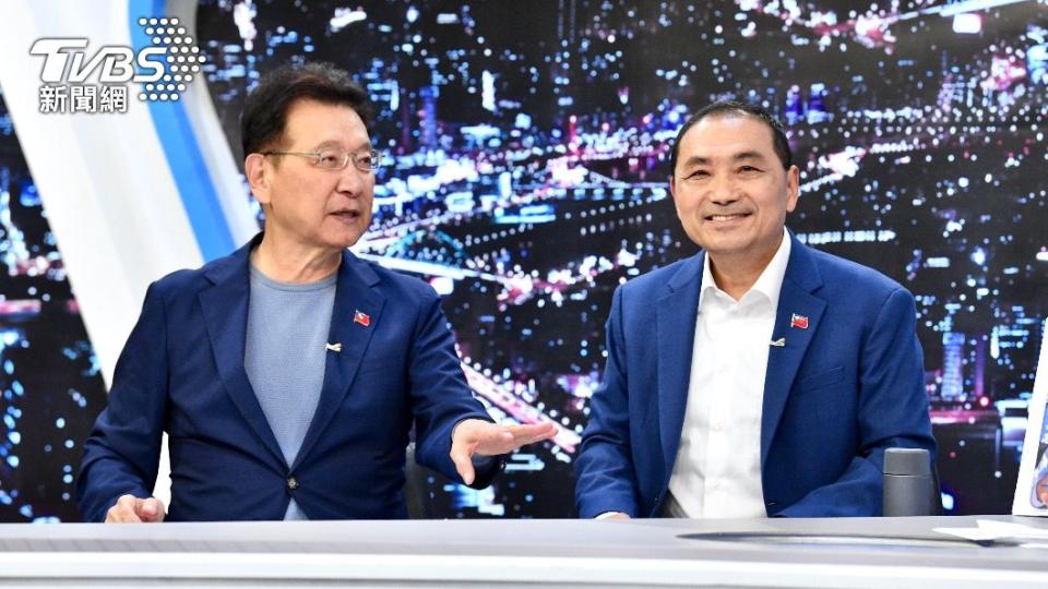 國民黨總統參選人侯友宜、副手趙少康接受《TVBS戰情室》專訪。（圖／胡瑞麒攝）