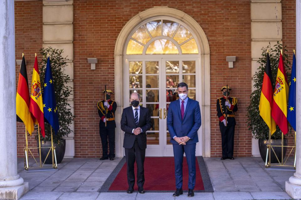 Spanish Prime Minister Pedro Sanchez, right, during a meeting with German Chancellor Olaf Scholz at the Moncloa palace in Madrid, Spain, Monday, Jan. 17, 2022. (AP Photo/Manu Fernandez)