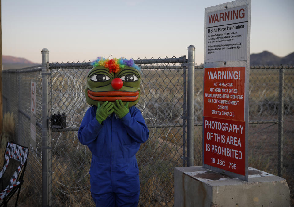 Martin Custodio wears a Pepe mask while standing near razor wire at an entrance to the Nevada Test and Training Range near Area 51, Sept. 20, 2019, near Rachel, Nev. People came to visit the gate inspired by the "Storm Area 51" internet hoax. (Photo: John Locher/AP)