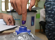 <p>An Iraqi security member dips his finger in ink after casting his vote at a polling station, two days before polls open to the public in a parliamentary election in Kirkuk, Iraq, May 10, 2018. (Photo: Ako Rasheed/Reuters) </p>