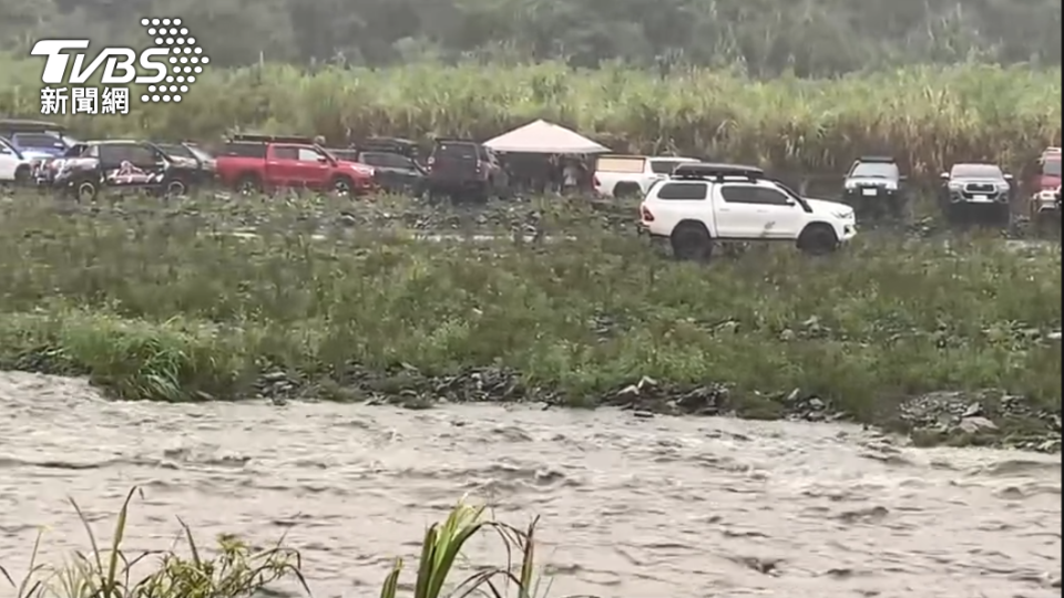 露營民眾17台車受困。（圖／TVBS）