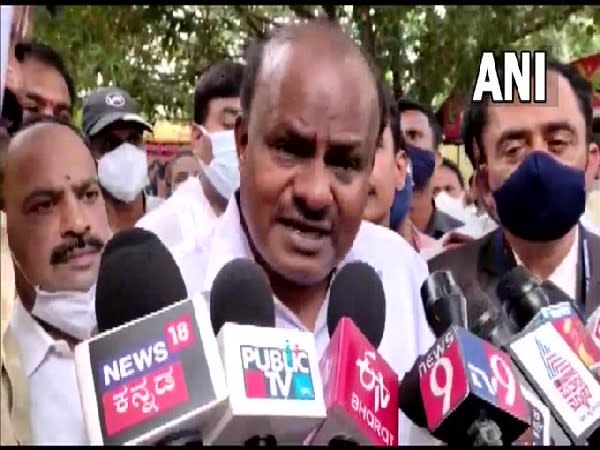 JD-S leader HD Kumaraswamy speaking to reporters in Bengaluru on Friday. [Photo/ANI]