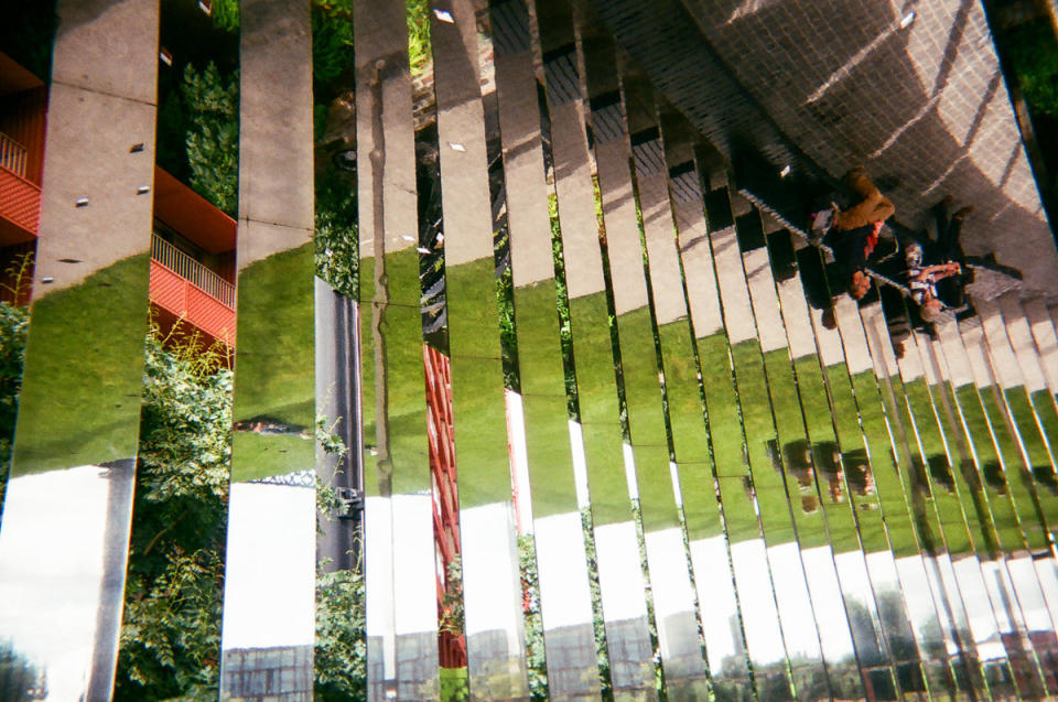 A London street is reflected in mirrored panels. (Cafe Art/SWNS)