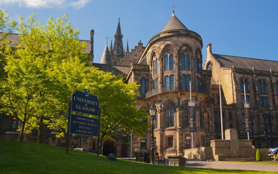 Glasgow University - Dennis Barnes