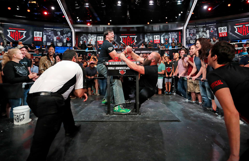 <p>Wenn aus Kneipensport Ernst wird: In Atlanta im US-Bundesstaat Georgia finden die Meisterschaften der „World Armwrestling League“ statt. Bei dem Armdrück-Wettkampf kann der Sieger bis zu 100.000 Dollar gewinnen. (Bild: AP Photo/David Goldman) </p>