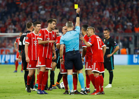 Soccer Football - Champions League Semi Final First Leg - Bayern Munich vs Real Madrid - Allianz Arena, Munich, Germany - April 25, 2018 Bayern Munich's Franck Ribery is booked by referee Bjorn Kuipers REUTERS/Kai Pfaffenbach -