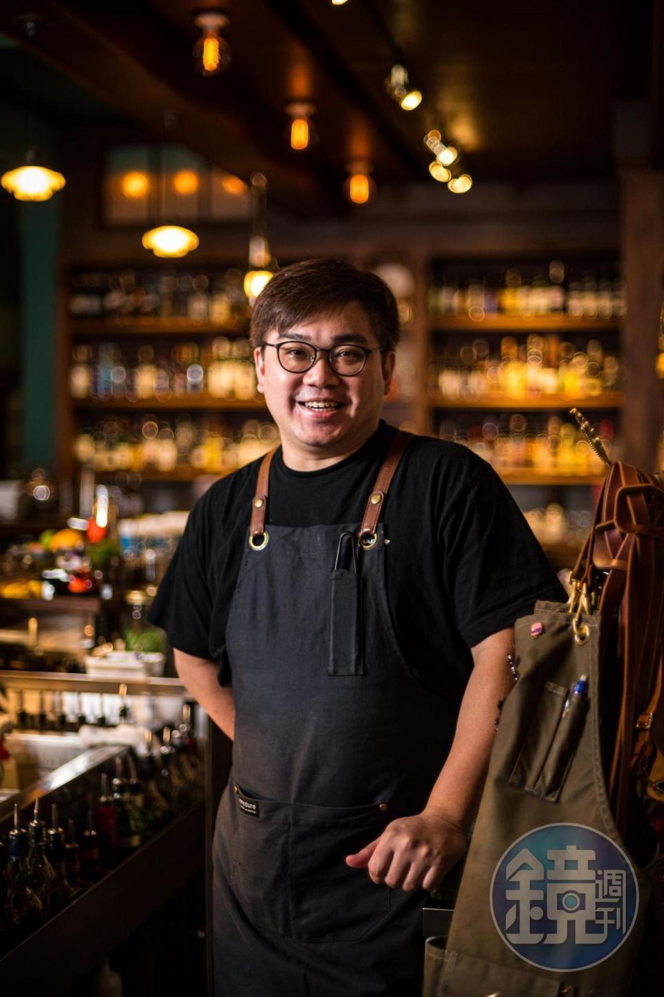 人稱「酒吧南霸天」的Bar Home負責人黃奕翔，率先帶起台南酒吧革新風潮。