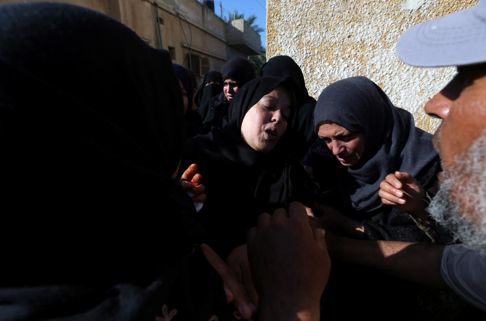 <p>A relative of a Palestinian, who was killed during a protest at the Israel-Gaza border, mourns during his funeral in Khan Younis in the southern Gaza Strip, May 14, 2018. (Photo: Ibraheem Abu Mustafa/Reuters) </p>