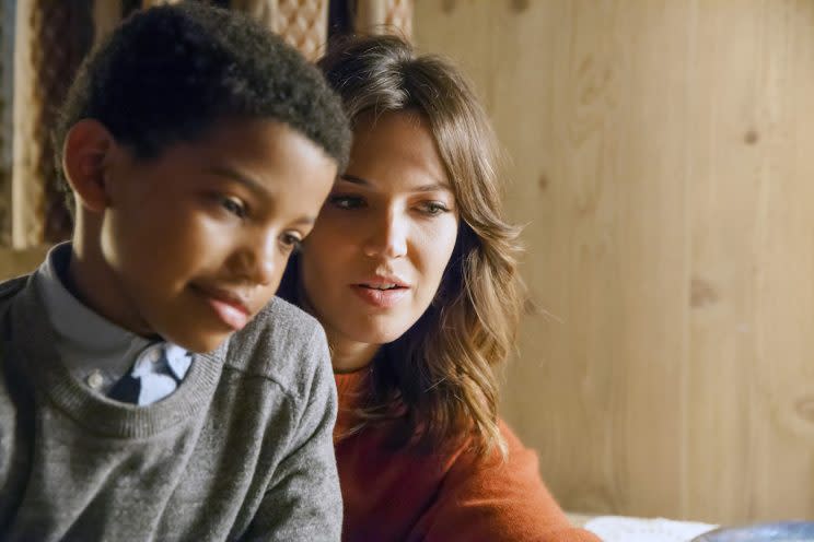 Lonnie Chavis as 8-year-old Randall and Mandy Moore as Rebecca (Credit: Ron Batzdorff/NBC)