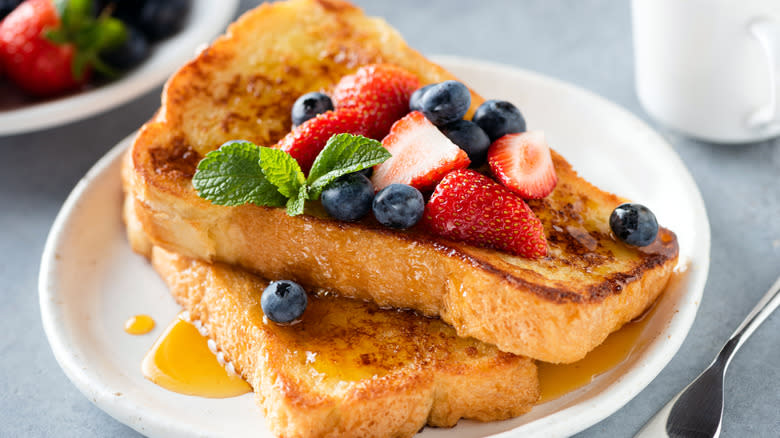 French toast topped with berries