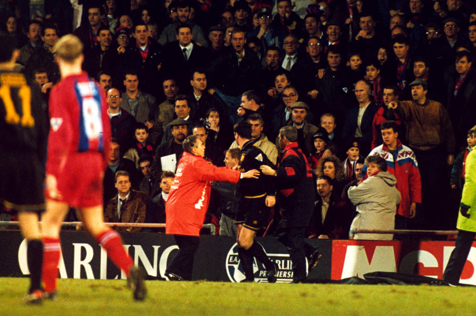 * ERIC CANTONA, MANCHESTER UNITED, IS HELD BACK AFTER ATTACKING A CRYSTAL PALACE FAN ********** FIGHT