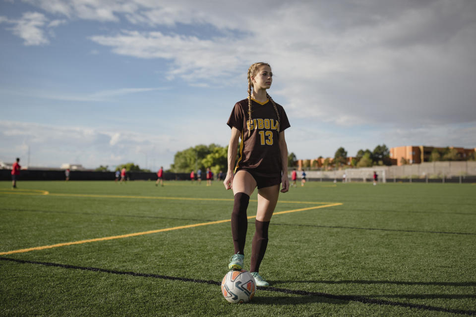 Brooke Volza, quien anotó el único tanto de la victoria de 1-0 del bachillerato Cibola High School sobre Carlsbad por un título estatal en Nuevo México, en su escuela de Albuquerque, el 23 de junio de 2022. (Adria Malcolm/The New York Times)
