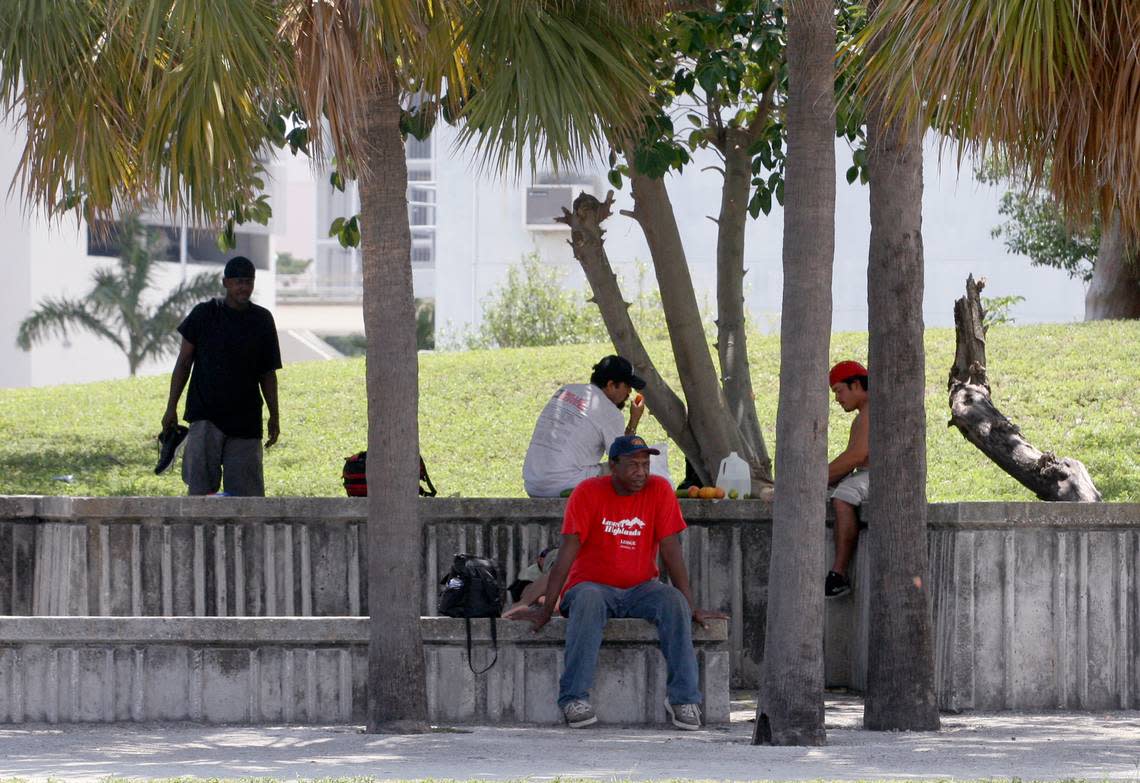 5/22/08 RONNA GRADUS / MIAMI HERALD STAFF Homeless people gather at Bicentennial Park in Downtown Miami. (3 of 3 photos)