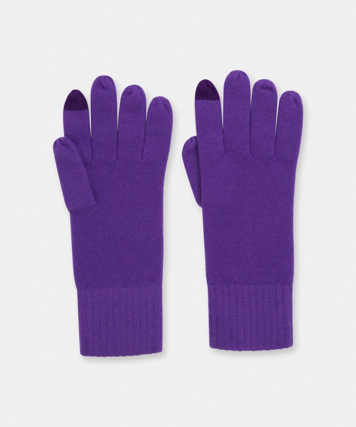 <p><a href="https://go.redirectingat.com?id=74968X1596630&url=https%3A%2F%2Fnaadam.co%2Fproducts%2Fsignature-cashmere-gloves-1%3Fvariant%3D39808996802656&sref=https%3A%2F%2Fwww.harpersbazaar.com%2Ffashion%2Ftrends%2Fa45457105%2Fblack-friday-cyber-monday-fashion-deals-2023%2F" rel="nofollow noopener" target="_blank" data-ylk="slk:Shop Now;elm:context_link;itc:0;sec:content-canvas" class="link rapid-noclick-resp">Shop Now</a></p><p>The Essential Cashmere Gloves</p><p>naadam.co</p><p>$42.50</p>