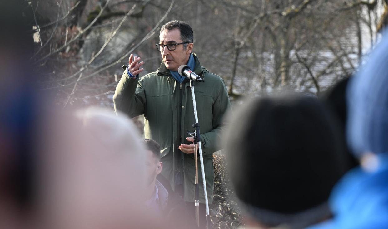 Landwirtschaftsminister Cem Özdemir (Die Grünen) will eine "Tierwohlabgabe" auf Fleischprodukte einführen.  - Copyright: picture alliance/dpa/Bernd Weißbrod