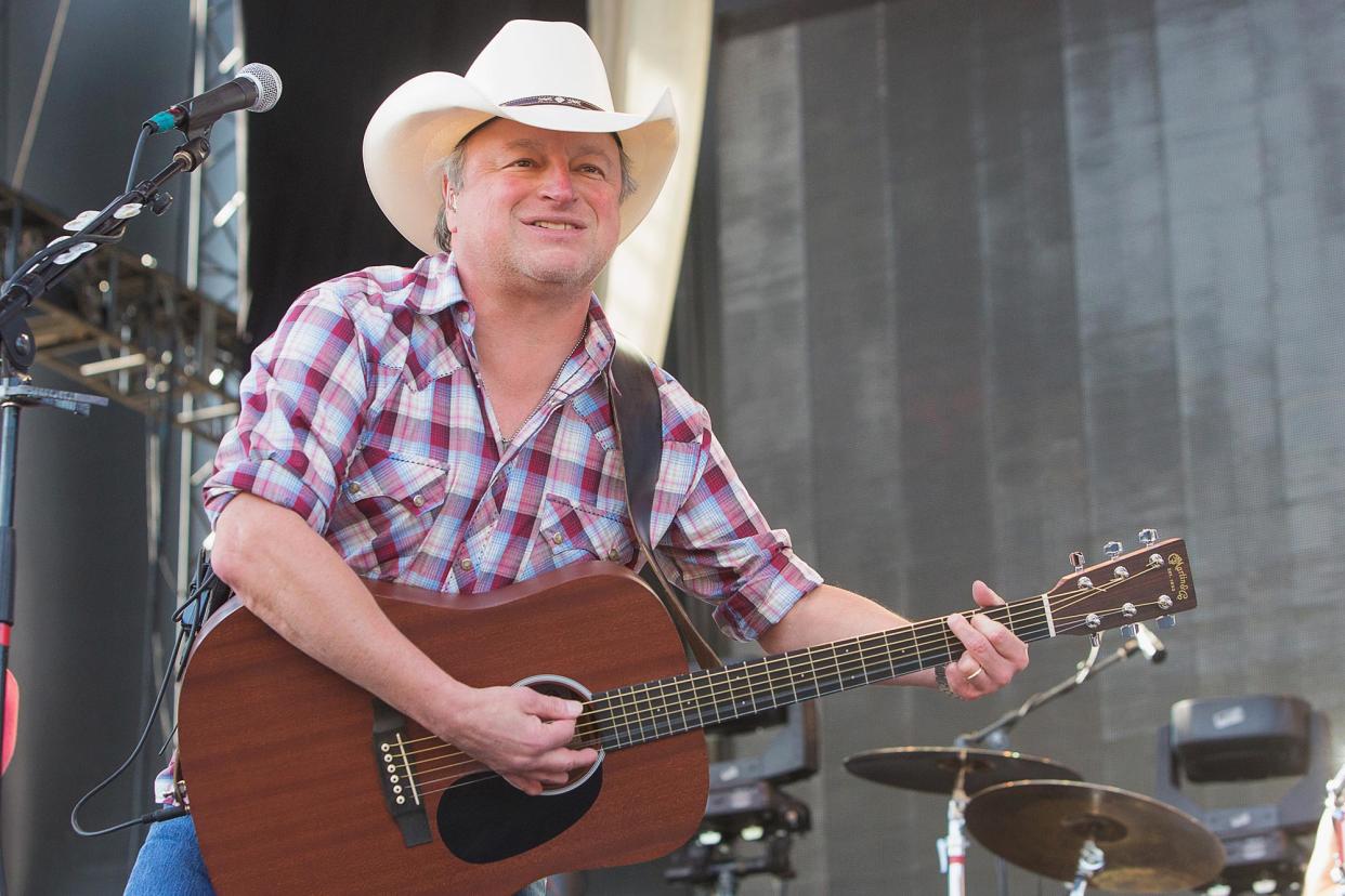 Mark Chesnutt recovers after emergency heart surgery and cancels upcoming shows 736