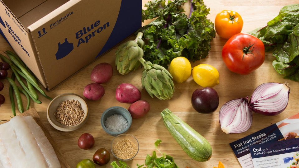 La empresa Blue Apron vende alimentos en línea y los envía a la casa de los clientes. Pero a diferencia del esquema propuesto por la Casa Blanca para el programa SNAP, Blue Apron distribuye productos frescos directo al destinatario, mientras que el plan oficial solo incluiría comida empaquetada o enlatada y no necesariamente los enviaría a la casa de los beneficiarios. (Archivo Yahoo)