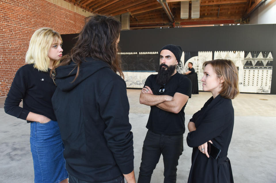 Shayan Asgharnia (2. v. r.) war der erste Star-Fotograf der aktuellen Staffel. (Bild: BFA/REX/Shutterstock)