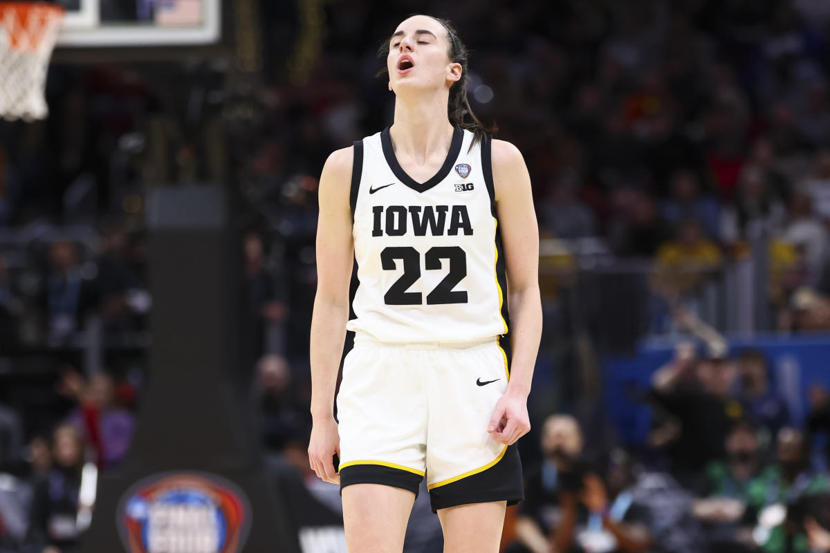 #Caitlin Clark’s 2nd-half surge leads Iowa past UConn in Final Four with aid of late controversial call [Video]