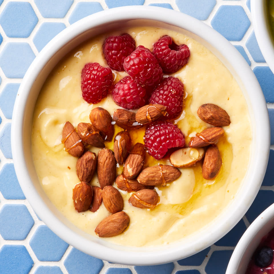 Mango-Almond Smoothie Bowl