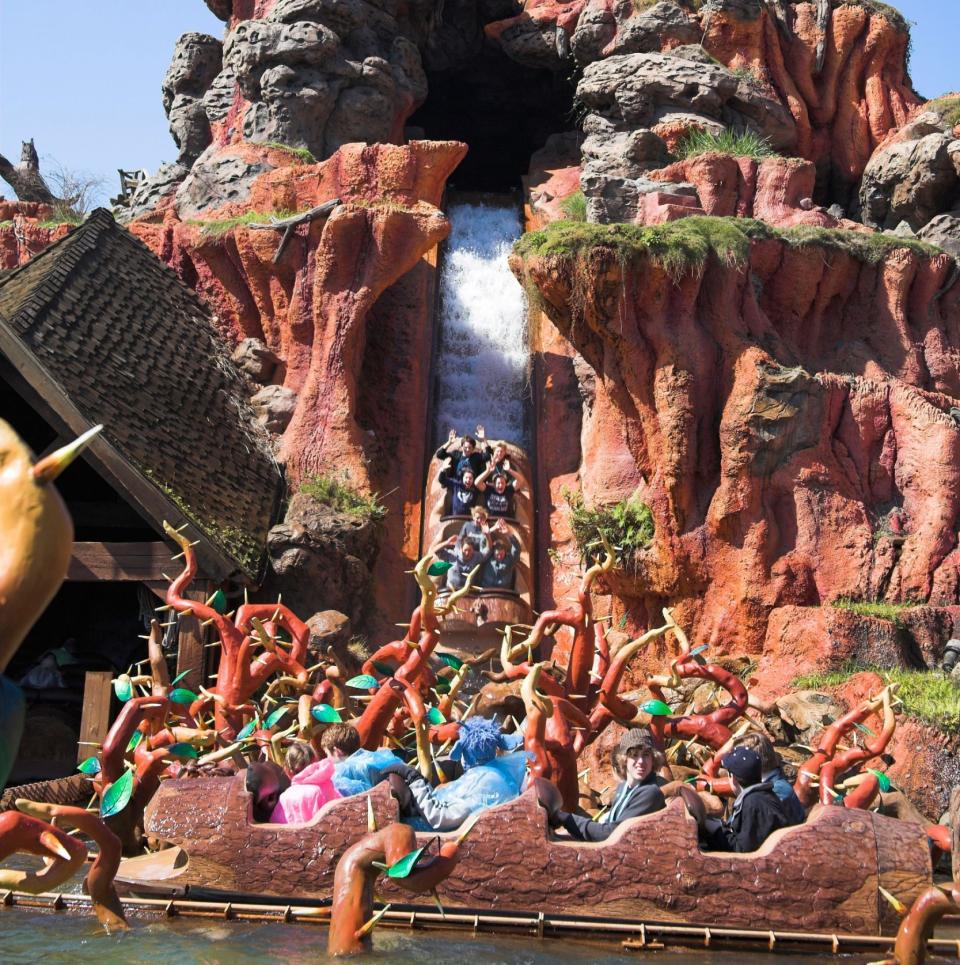 The Splash Mountain ride in action - Alamy