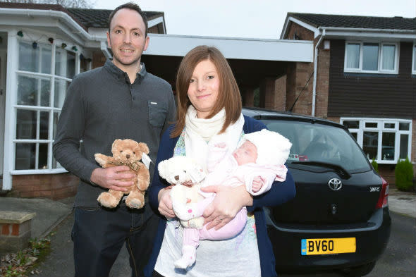 Mother gives birth in Toyota Yaris