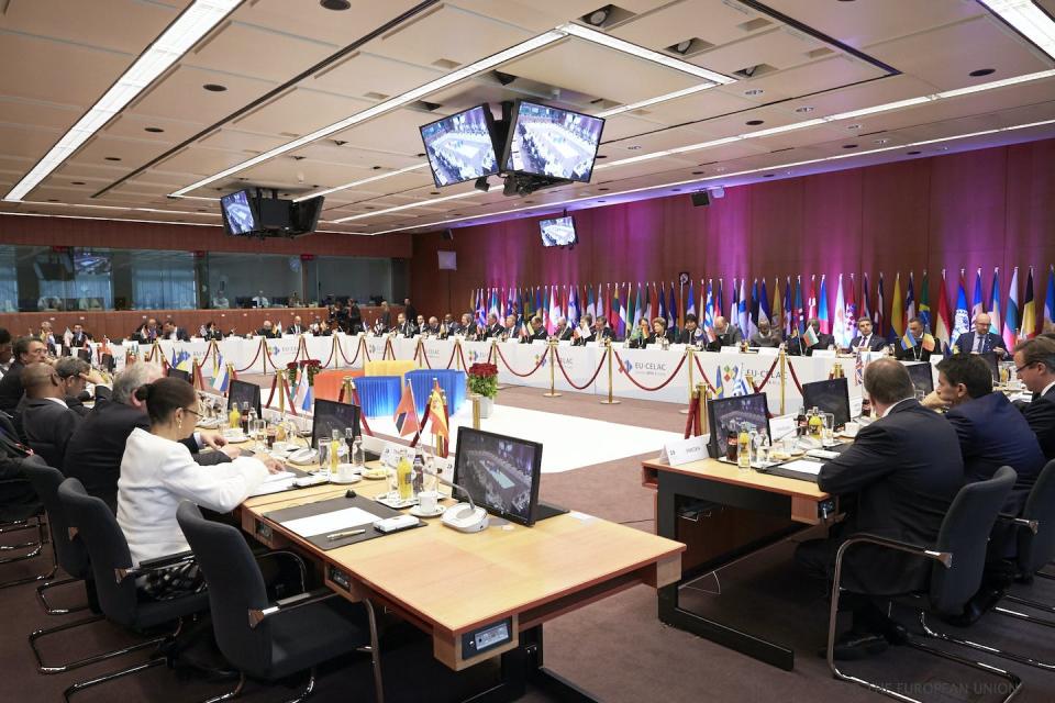 Plenary during the EU-CELAC Summit in 2015. <a href="https://www.flickr.com/photos/eeas/18704001701/" rel="nofollow noopener" target="_blank" data-ylk="slk:European External Action Service;elm:context_link;itc:0;sec:content-canvas" class="link ">European External Action Service</a>, <a href="http://creativecommons.org/licenses/by-sa/4.0/" rel="nofollow noopener" target="_blank" data-ylk="slk:CC BY-SA;elm:context_link;itc:0;sec:content-canvas" class="link ">CC BY-SA</a>