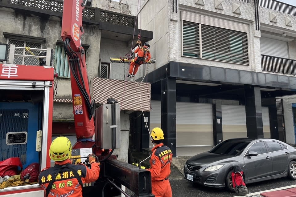 臺東縣政府於今(18)日在成功鎮海濱公園辦理「大規模災害救災動員演練」，藉以評估大規模災害救災集結據點開設與運作的可行性。