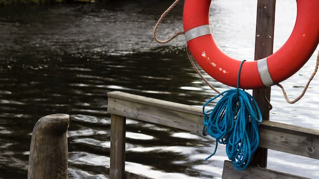 ▼消防署提醒，可以使用救生圈或救生繩等具有浮力的物品協助救援。（示意圖／翻攝自pexels）