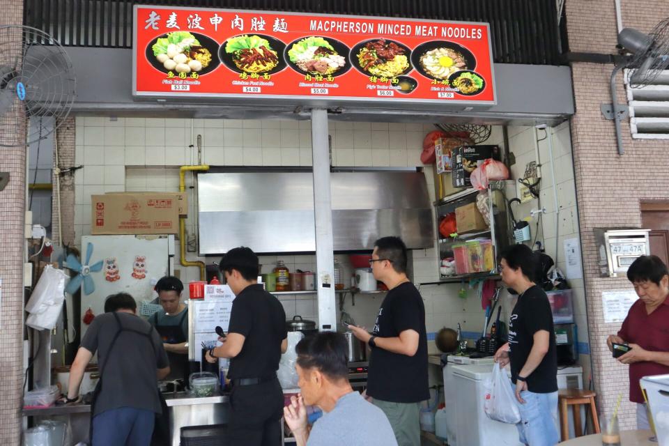 best rated bak chor mee - stall front