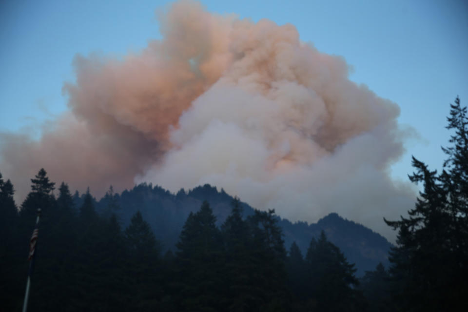 <p>Fire burns in the Eagle Creek area of Columbia River Gorge, Sept. 2, 2017. (Photo: Mark Graves/The Oregonian via AP) </p>